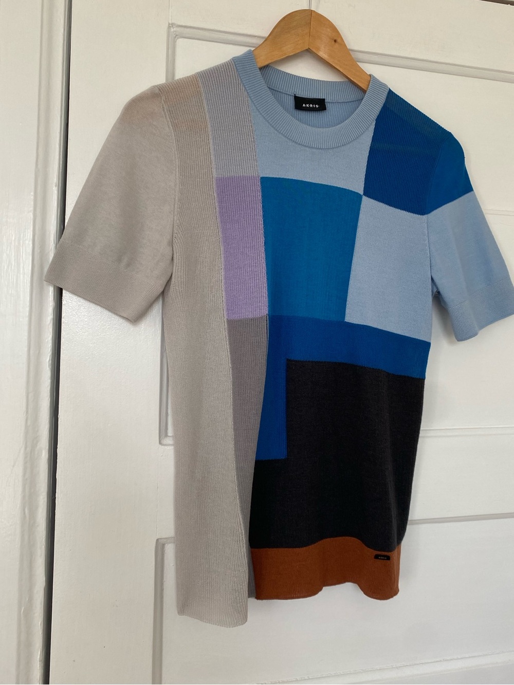 AKRIS Virgin wool and Mulberry silk colourblock knit short sleeved sweater